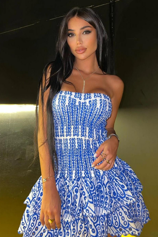 Vestido mini franzido sem alças para mulher com saia em camadas com volantes