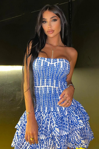 Vestido mini franzido sem alças para mulher com saia em camadas com volantes