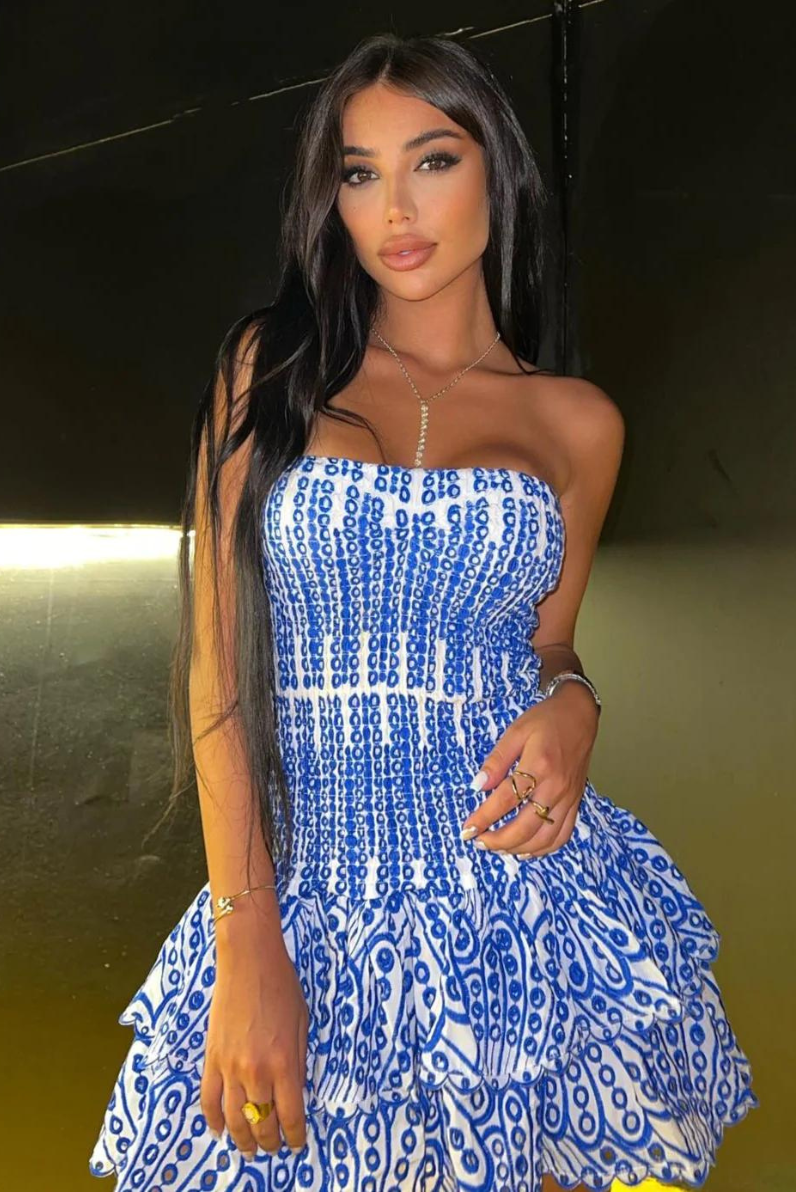 Vestido mini franzido sem alças para mulher com saia em camadas com volantes