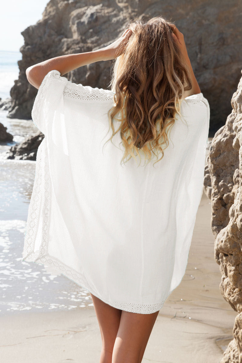 Vestido de praia tipo túnica com decote em V e acabamento em crochet para mulher