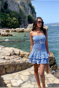 Vestido mini franzido sem alças para mulher com saia em camadas com volantes