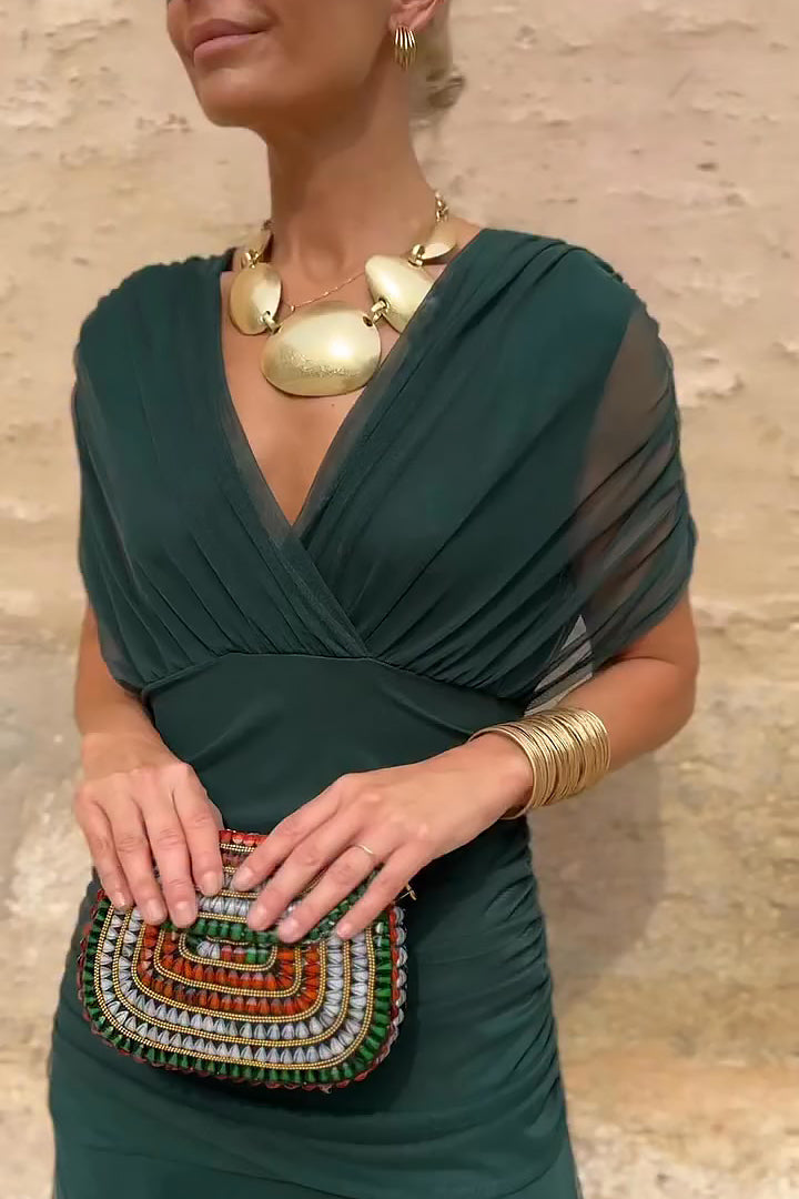 Vestido Elegante com Decote em V