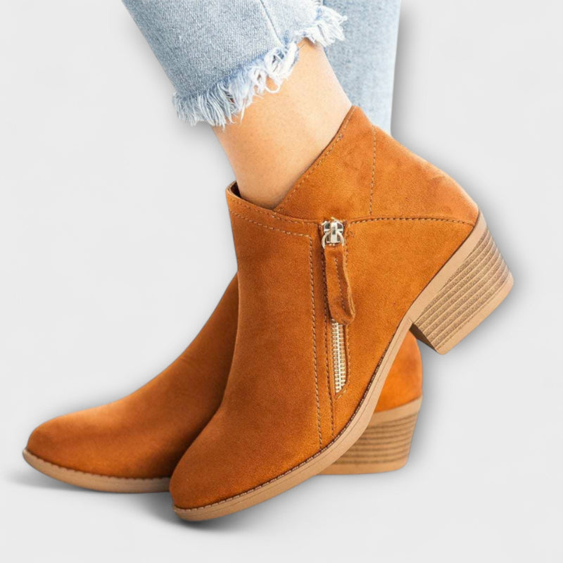 Larissa - Botas Camurça com salto largo