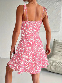 Vestido mini de mulher com estampado floral e alças atadas