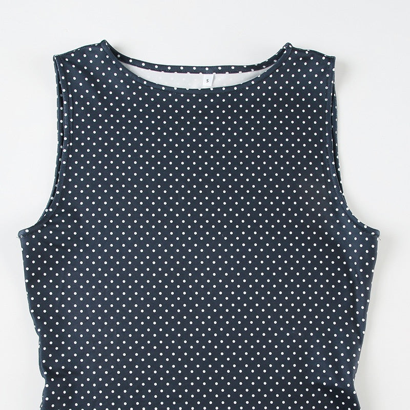 Vestido mini de bolinhas sem mangas para mulher com cintura ajustada