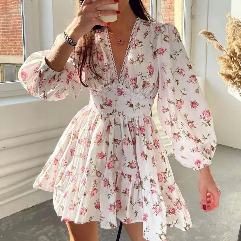 Vestido mini floral de corte A para mulher com decote em V e mangas longas