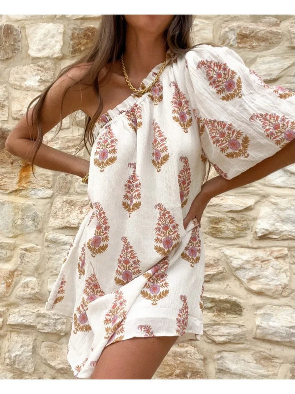 Vestido mini estampado de um só ombro para mulher com design de mangas bufantes