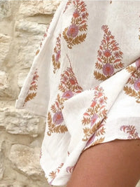 Vestido mini estampado de um só ombro para mulher com design de mangas bufantes