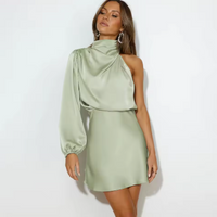 Vestido mini de um ombro só com manga longa e decote drapeado para mulher