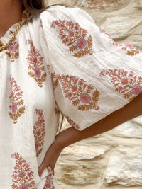Vestido mini estampado de um só ombro para mulher com design de mangas bufantes