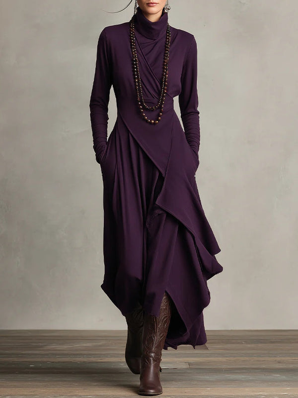 Georgia™ | Vestido maxi plisado assimétrico em cor roxa com gola alta (colar não incluído)