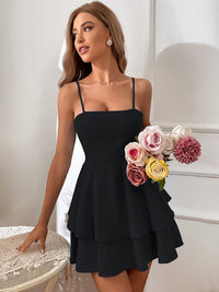 Alice - Mini vestido sem costas com alças com laço e saia em camadas