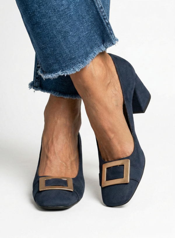 Inês | Sapatos de Camurça com Fivela Dourada
