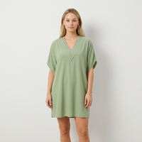 Mirabela Elegante vestido com decote em V drapeado